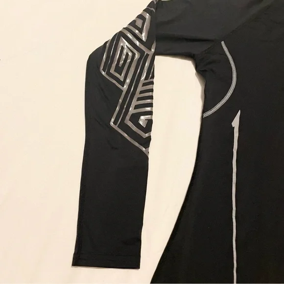 Under Armour Women's Black Long Sleeve Heatgear Top Size Small - Picture 4 of 16